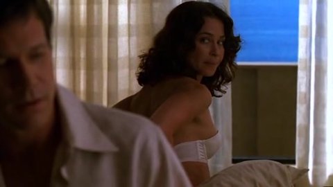 Julie Warner - Hot Scenes in Nip/Tuck s01e09 (2003)