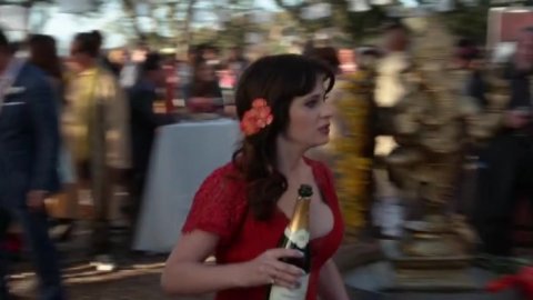 Zooey Deschanel - Hot Scenes in New Girl s05e22 (2016)