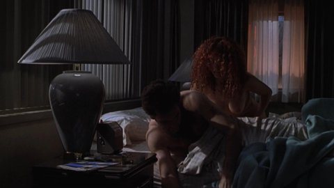 Maria Bello, Amanda Kravat - Hot Scenes in Duets (2000)