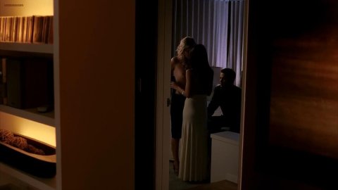 Malin Akerman, Emmanuelle Chriqui - Hot Scenes in Entourage s03e06 (2006)