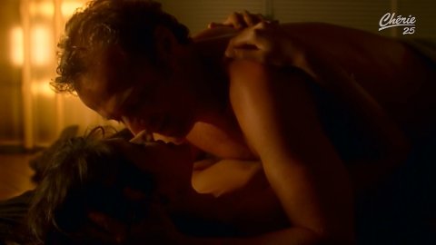 Melanie Doutey - Hot Scenes in Clara Sheller s01 (2005)