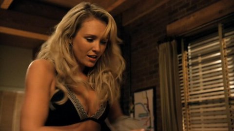 Niсki Whelan - Hot Scenes in Friends with Benefits s01e02 (2011)