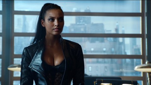 Morena Baccarin, Jessica Lucas - Hot Scenes in Gotham s02e01 (2015)