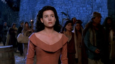 Embeth Davidtz - Hot Scenes in Army of Darkness (1992)