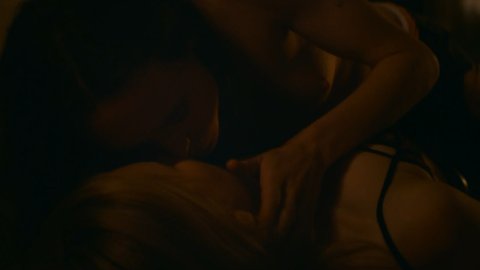 Ellen Page, Zosia Mamet - Hot Scenes in Tales of the City s01e02, e05 (2019)