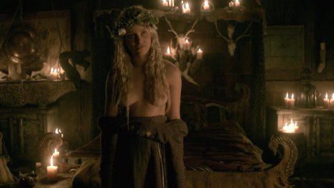 Ida Nielsen, Josefin Asplund - Hot Scenes in Vikings s04e18 (2017)