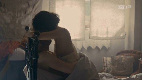 Julia Rosnowska, Pamela Adamik, Pola Blasik, Zuzanna Zielinska - Hot Scenes in Drogi wolności s01e12 (2018)