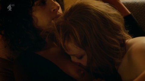 Desiree Akhavan, Niamh Algar - Hot Scenes in The Bisexual s01e04 (2018)