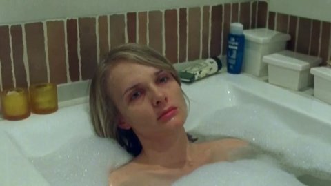 Magdalena Dabrowska - Hot Scenes in Glina s01e02-04 (2004)