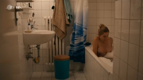 Annika Blendl - Hot Scenes in Kommissarin Heller s01e02 (2014)