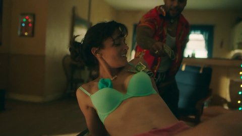 Frankie Shaw, Samara Weaving - Hot Scenes in SMILF s02e08 (2019)