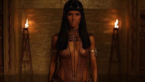 Patricia Velasquez - Hot Scenes in The Mummy (1999)