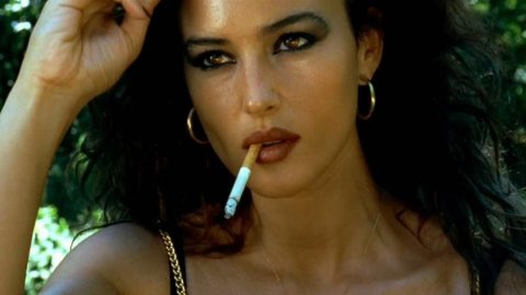 Monica Bellucci - Hot Scenes in Dobermann (1997)