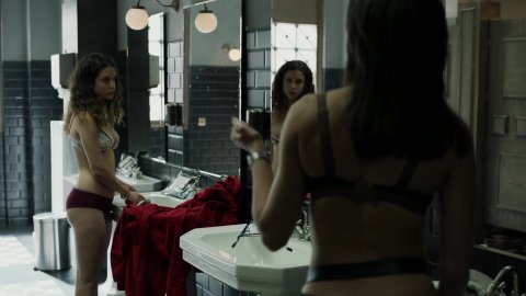 Maria Pedraza, Alba Flores - Hot Scenes in Money Heist s01e10 (2017)