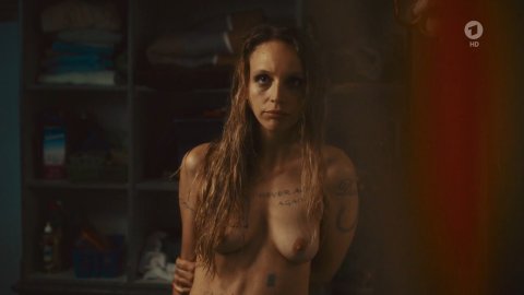 Petra Schmidt-Schaller - Hot Scenes in Eine gute Mutter (2017)