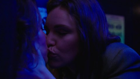 Jennifer Grey, Beth Stelling - Hot Scenes in Red Oaks s02e06 (2016)