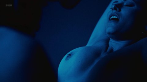 Louise Clos, Raquel Rocha - Hot Scenes in The Mechanism s01e02 (2018)