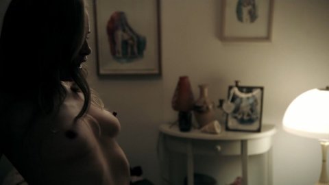 Inez Bjorg David - Hot Scenes in Neu in unserer Familie - Zwei Eltern zu viel (2016)