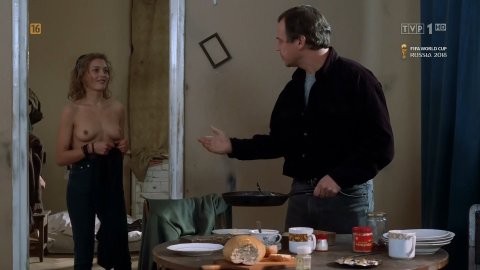 Edyta Olszowka - Hot Scenes in Ekstradycja s01e02 (1995)