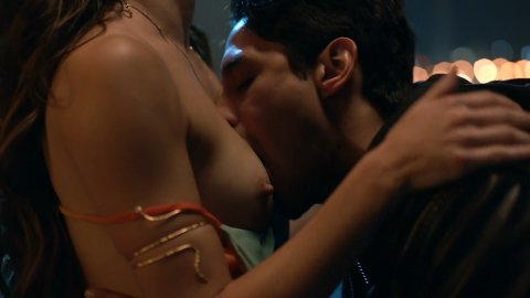 Melissa Barrera - Hot Scenes in Vida s02e08 (2019)