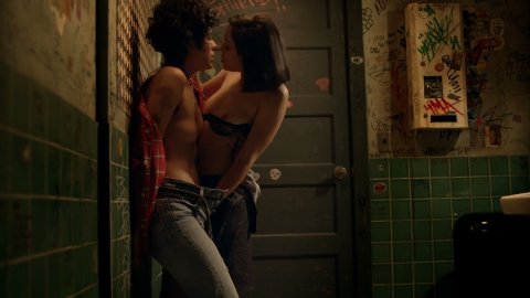 Mishel Prada, Roberta Colindrezs - Hot Scenes in Vida s02e10 (2019)