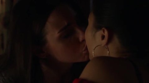 Allison Scagliotti, Anna Akana - Hot Scenes in Stitchers s03e04 (2017)