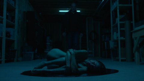 Kim Huffman - Hot Scenes in Channel Zero s02e02 (2017)