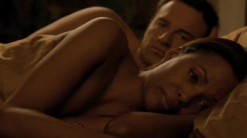 Aisha Tyler - Hot Scenes in Nip/Tuck s02e03 (2004)