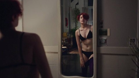 Nathalie Love, Greta Gerwig - Hot Scenes in 20th Century Women (2016)