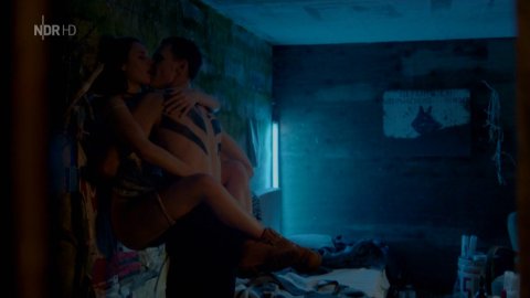 Simone Geissler, Valerie Stoll - Hot Scenes in Hanna's Homecoming (2018)